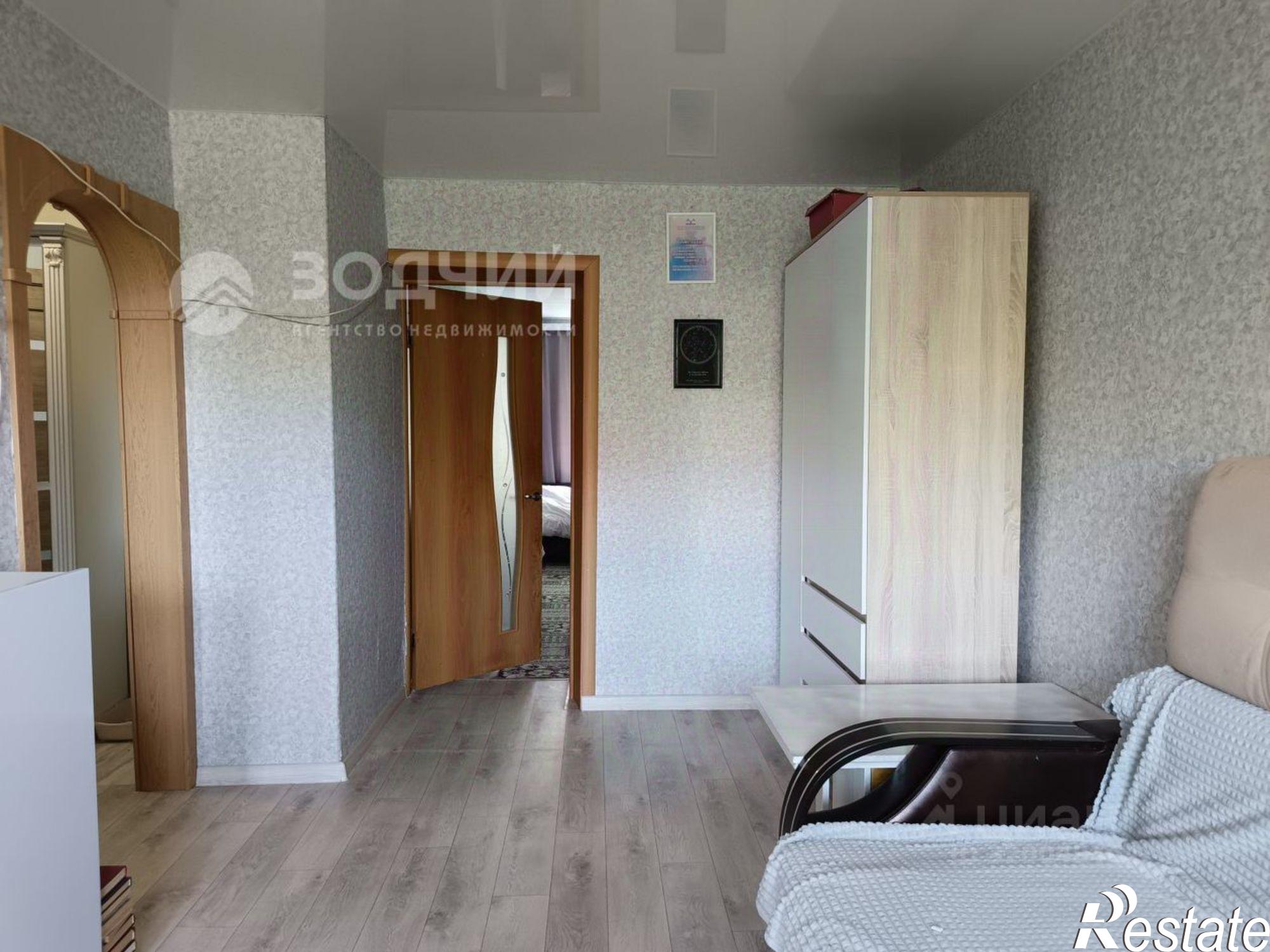 Купить квартиру за 2 600 000 рублей на Шумерля г., Октябрьская ул., д.16, к.2