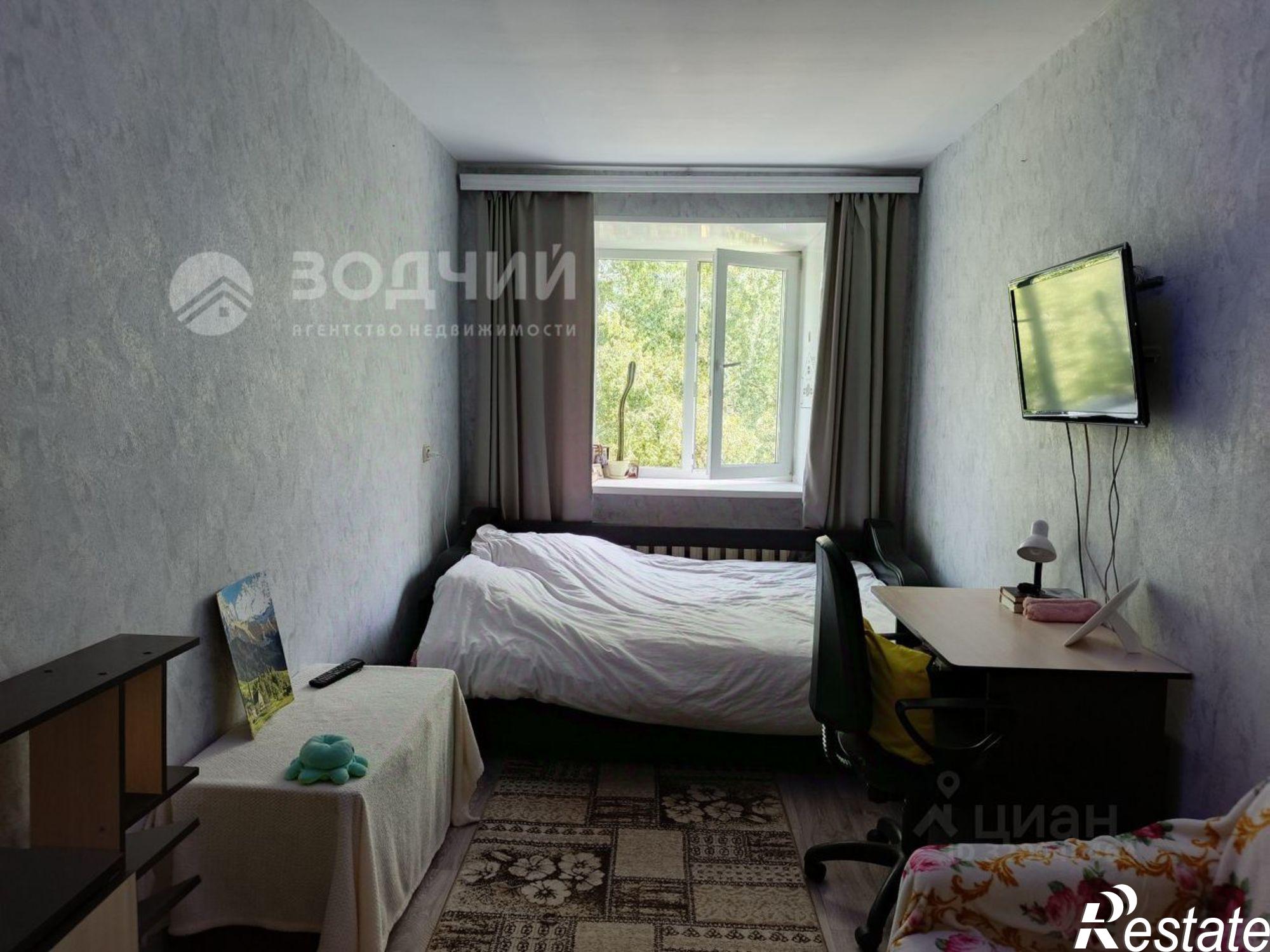 Купить квартиру за 2 600 000 рублей на Шумерля г., Октябрьская ул., д.16, к.2