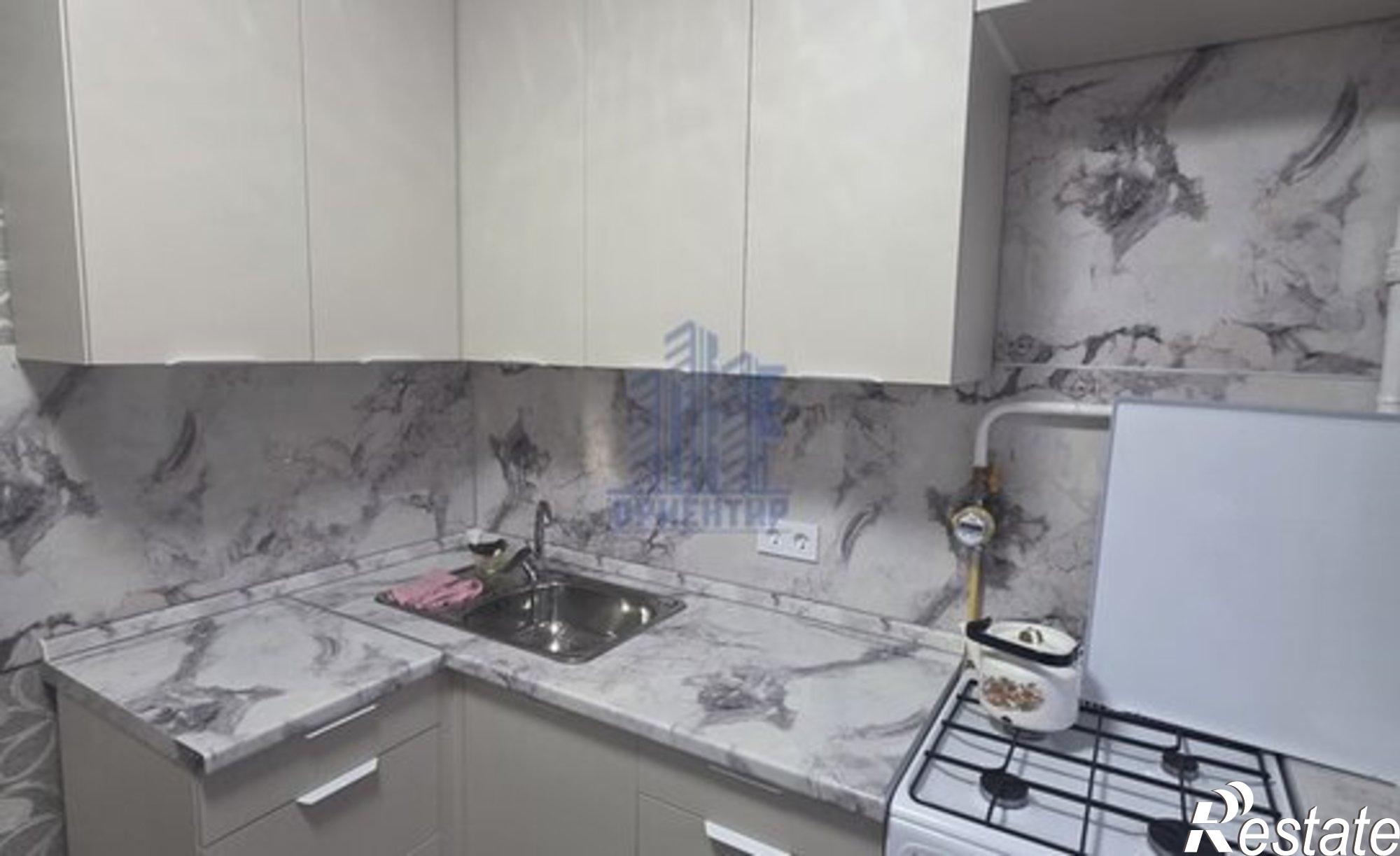 Купить квартиру за 2 400 000 рублей на Чувашская Республика — Чувашия, Новочебоксарск, Молодёжная улица, 16